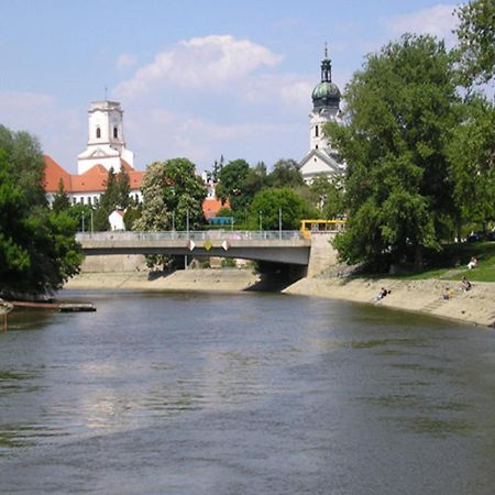 Hostel Maros Дьёр Экстерьер фото