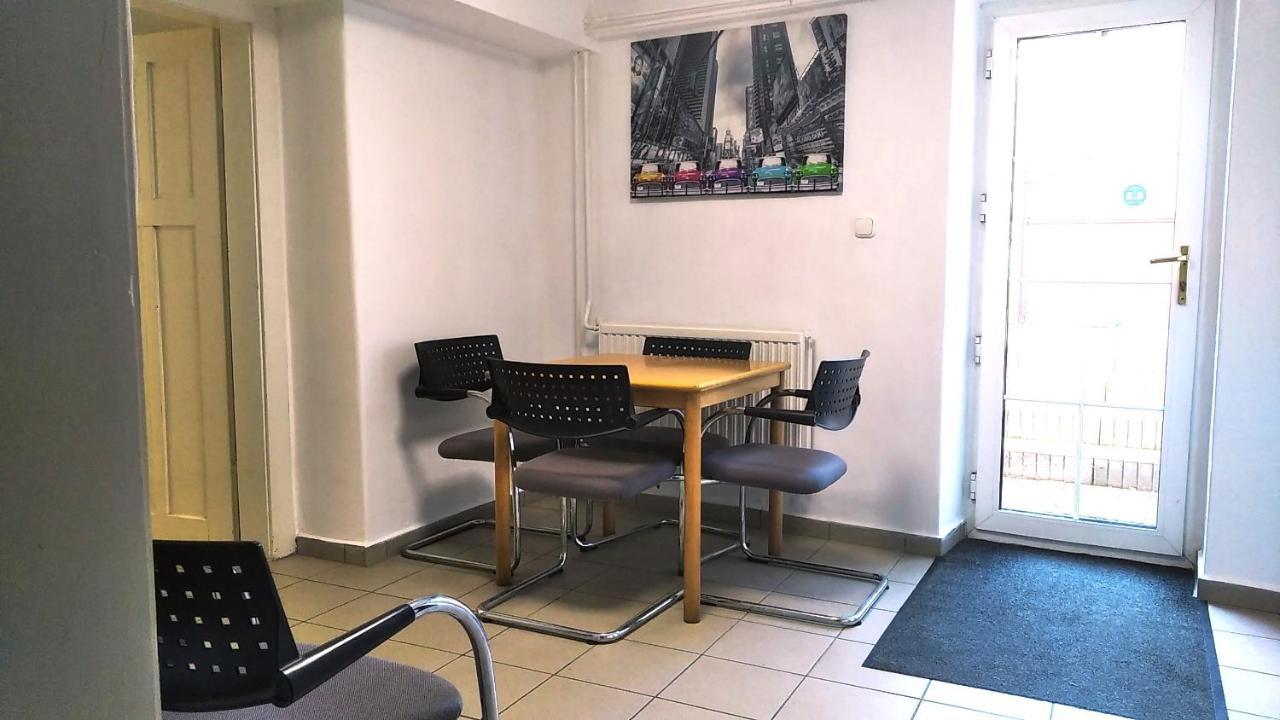 Hostel Maros Дьёр Экстерьер фото