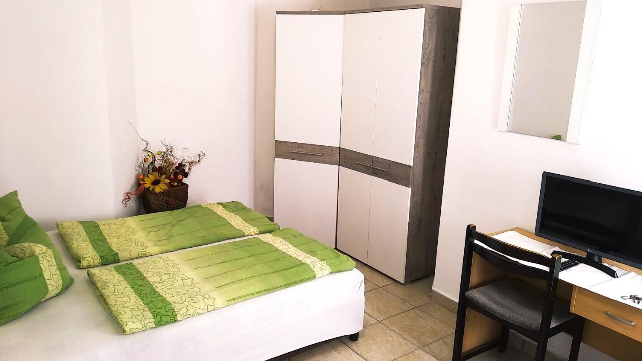 Hostel Maros Дьёр Экстерьер фото