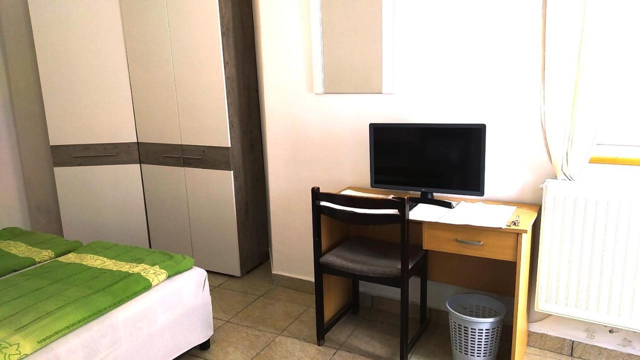 Hostel Maros Дьёр Экстерьер фото