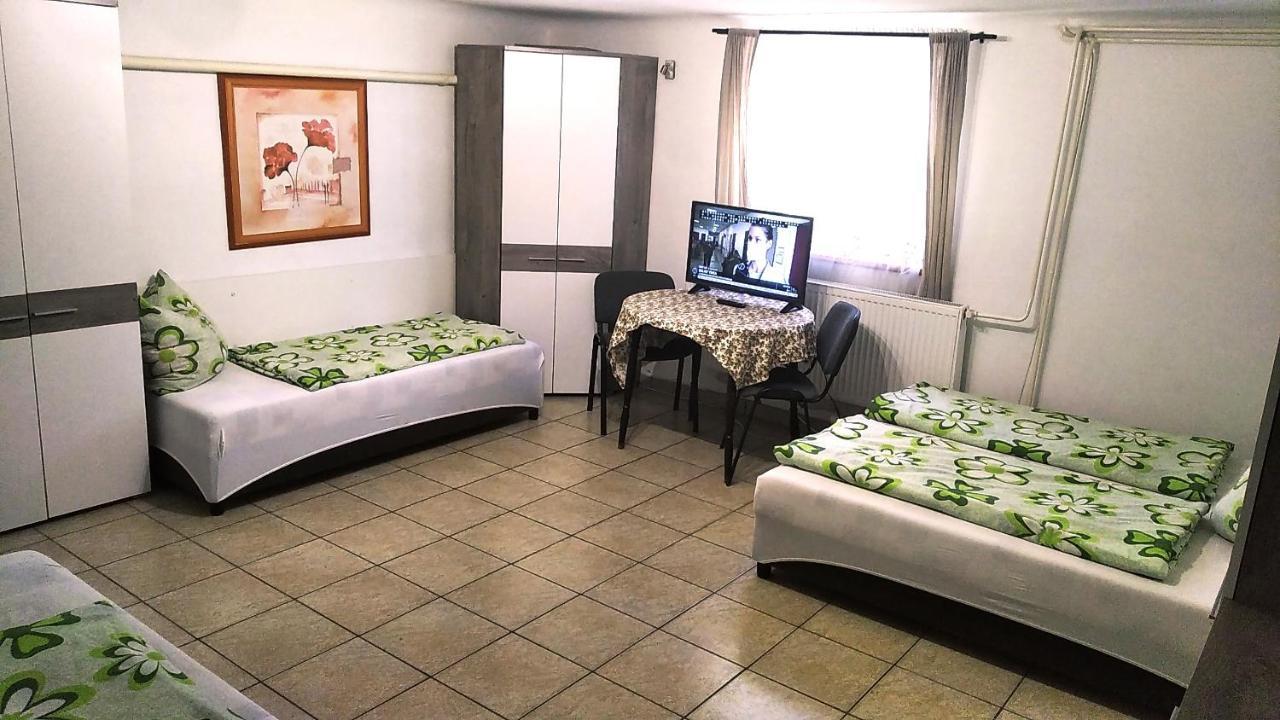 Hostel Maros Дьёр Экстерьер фото