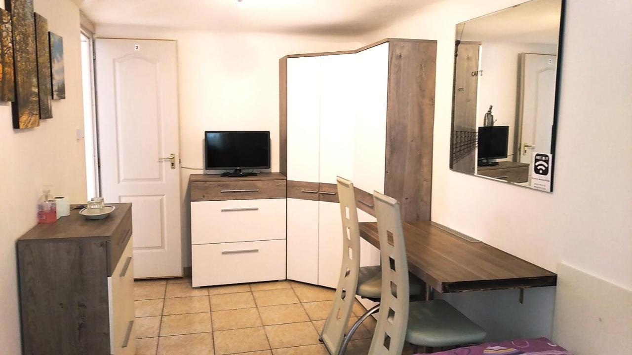 Hostel Maros Дьёр Экстерьер фото