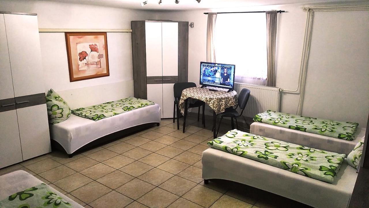 Hostel Maros Дьёр Экстерьер фото