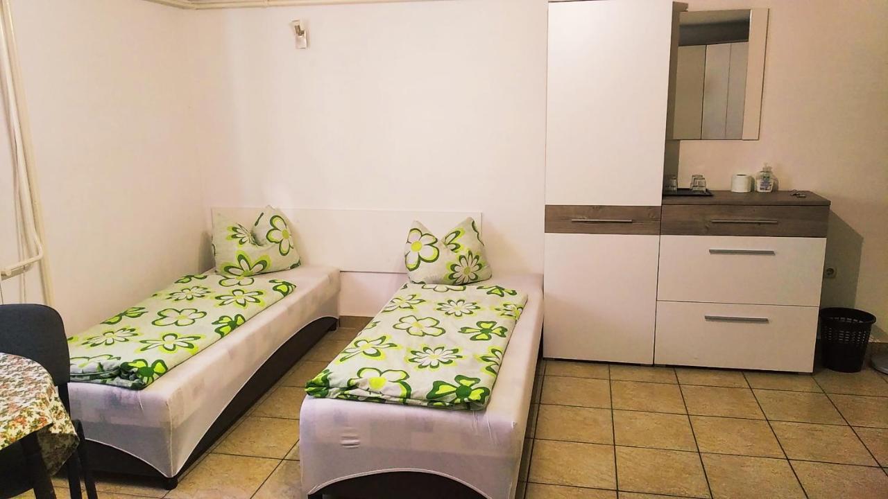 Hostel Maros Дьёр Экстерьер фото